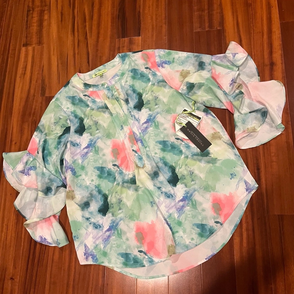 New NWT Trisha Tyler Pastel Blouse Split Neck Ruffle Sleeve Watercolor Sz Medium